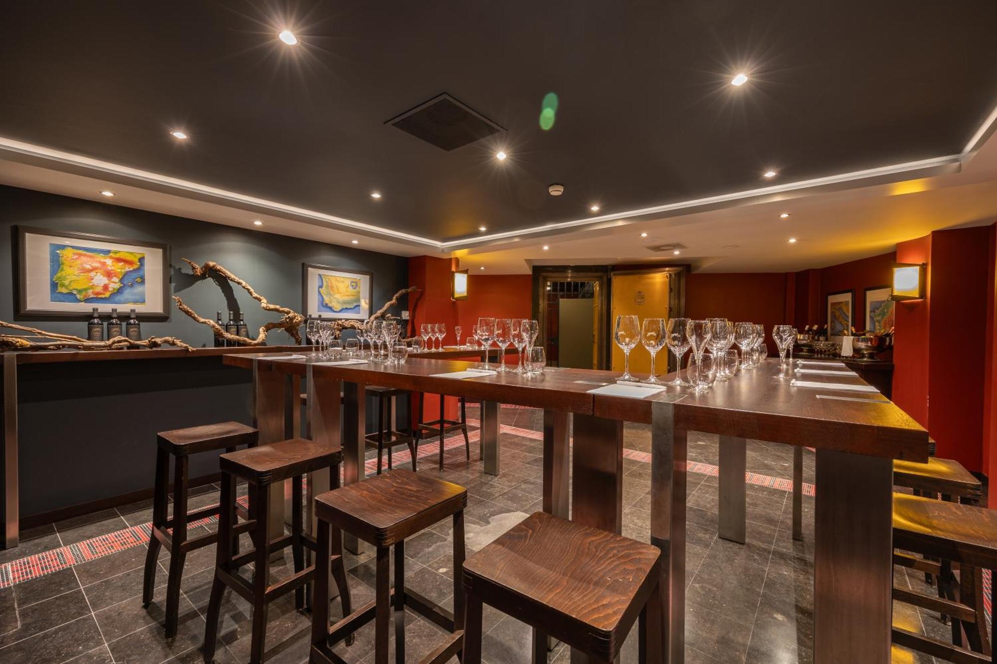 Grand Hotel Amrath Amsterdam Luaran gambar Wine tasting room at the Wine & Spirit Education Trust