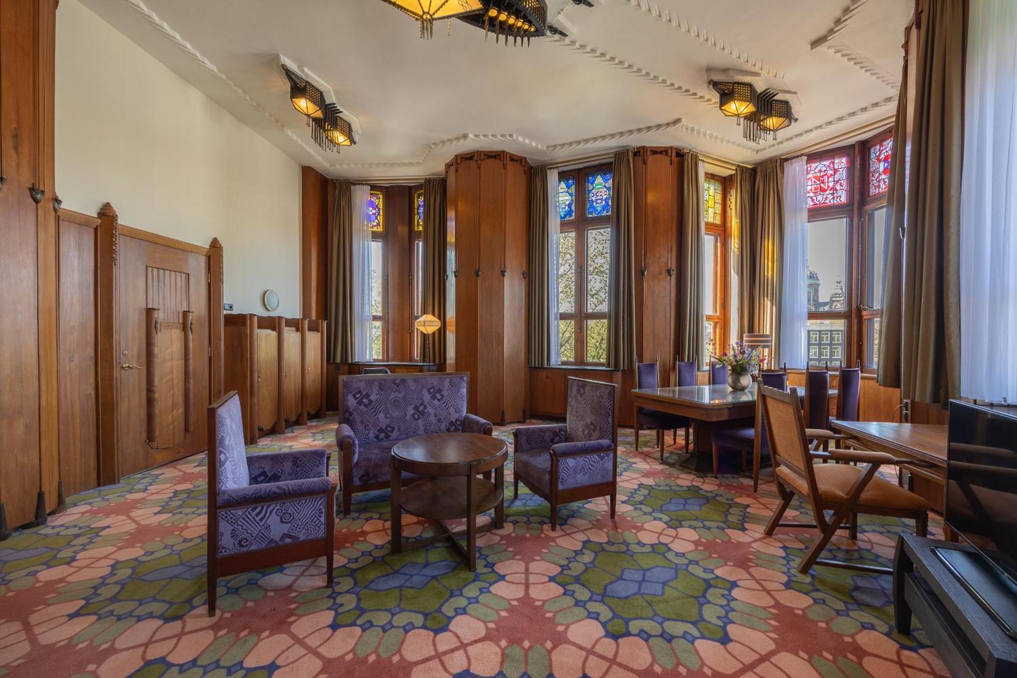 Grand Hotel Amrath Amsterdam Luaran gambar The interior of the library