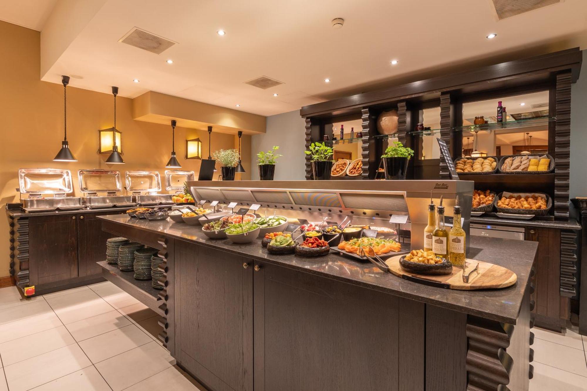 Grand Hotel Amrath Amsterdam Luaran gambar A salad bar