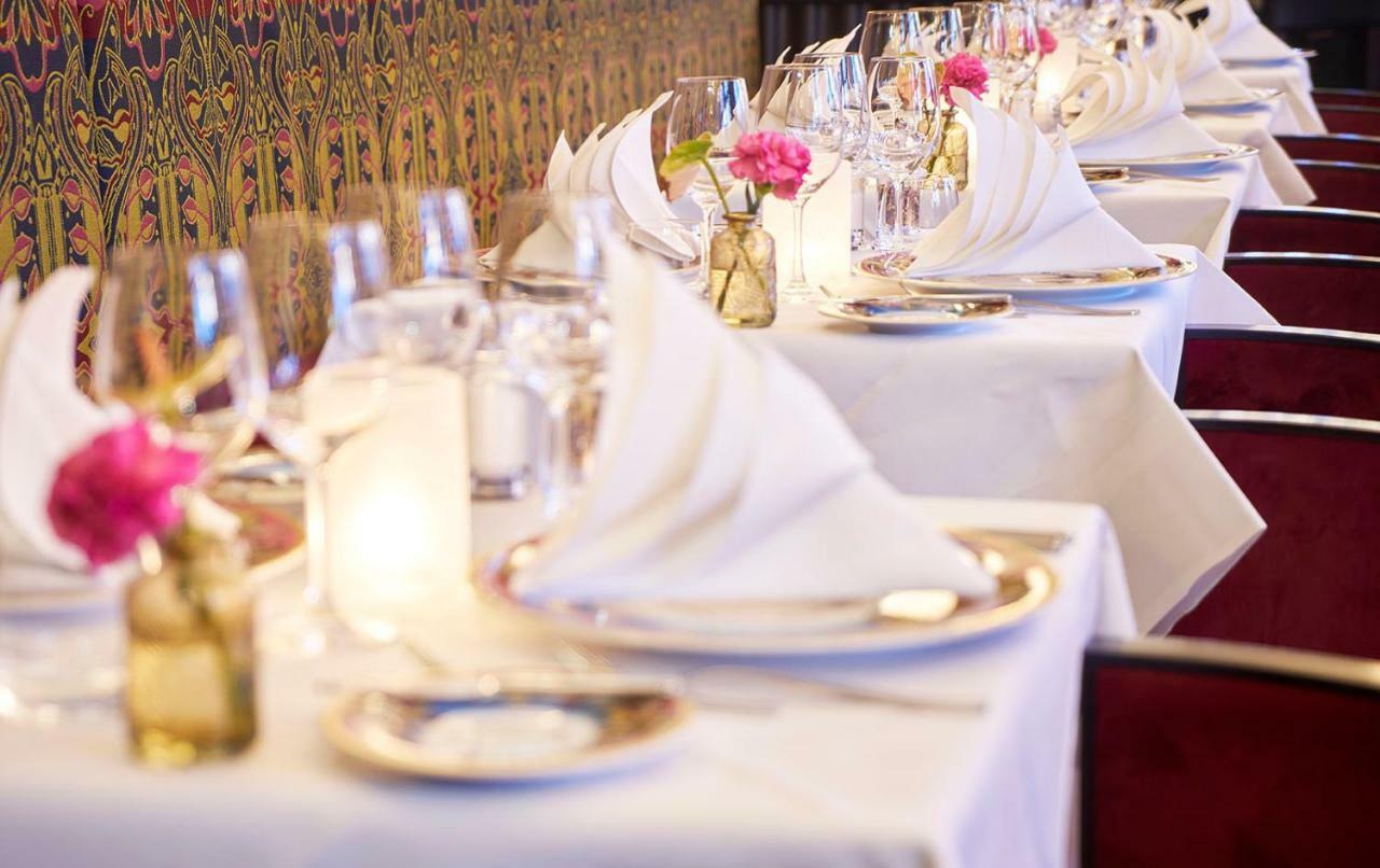 Grand Hotel Amrath Amsterdam Luaran gambar A table set for fine dining